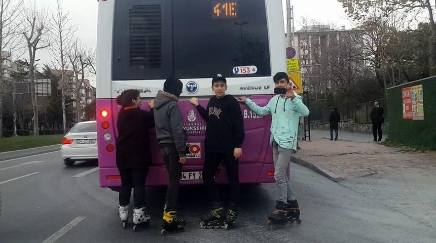 (&ouml;zel) Patenli Gen&ccedil;, Kendini G&ouml;r&uuml;nt&uuml;leyen Muhabirlerin Aracına Tutunarak İlerledi