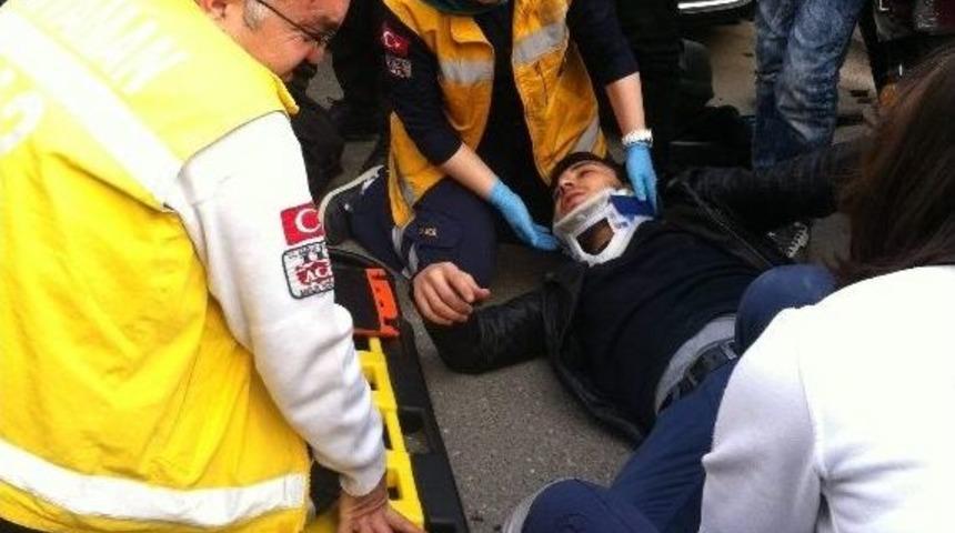 Motosiklet İle Otomobil &Ccedil;arpıştı: 1 Yaralı