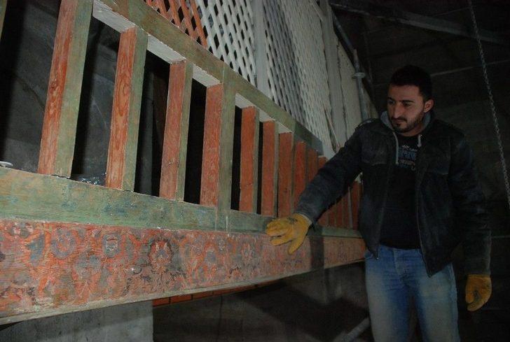 Restorasyonda Yağlı Boyanın Altından 16’ncı Yüzyıl Kalem İşlemesi Eser Ortaya Çıkarıldı G1