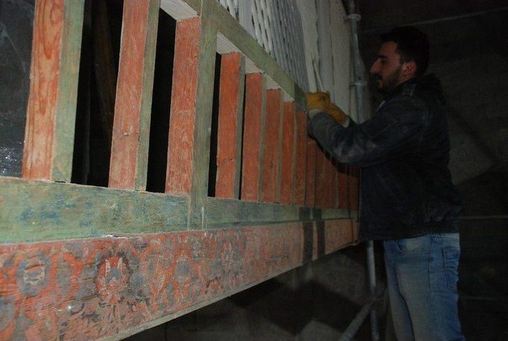 Restorasyonda Yağlı Boyanın Altından 16’ncı Yüzyıl Kalem İşlemesi Eser Ortaya Çıkarıldı G2