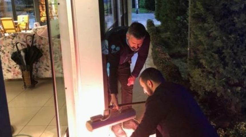 &Uuml;ş&uuml;yen K&ouml;peği Battaniyeye Sarıp, Isıtıcı İle Isıttılar