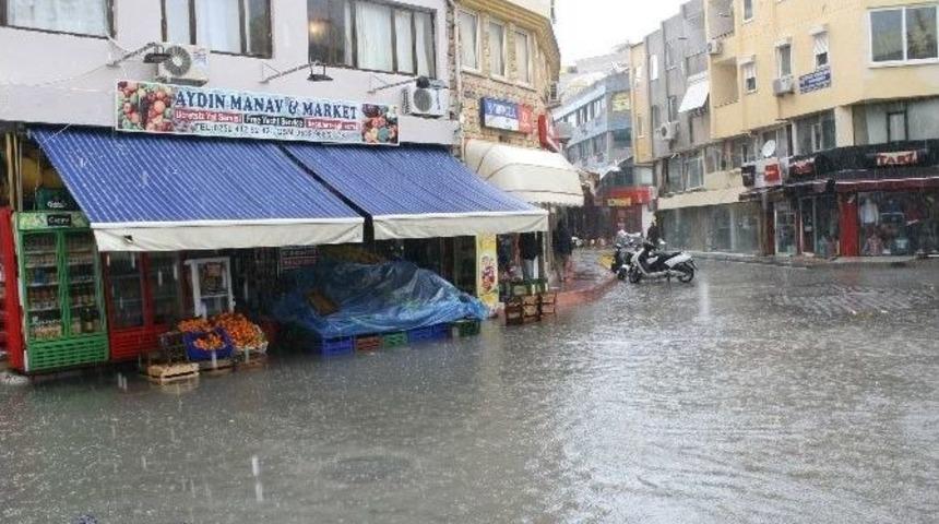 Marmaris&rsquo;te Kuvvetli Yağış Hayatı Olumsuz Etkiledi