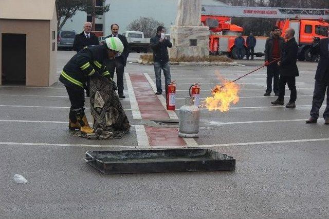 Atatürk Üniversitesi Rektörlük Binasında Yangın Tatbikatı Gerçekleştirildi