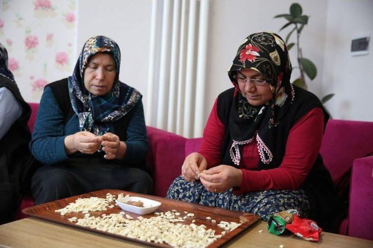 Akkışla’lı Annelerden Kahraman Askerlere Mantı G1