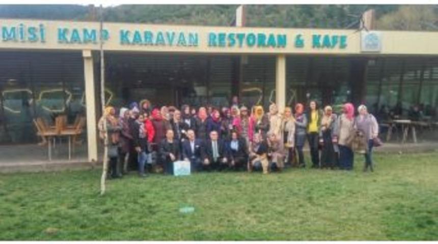 Afrikalı &Ouml;ğrenciler Nil&uuml;fer&rsquo;e Hayran Kaldı