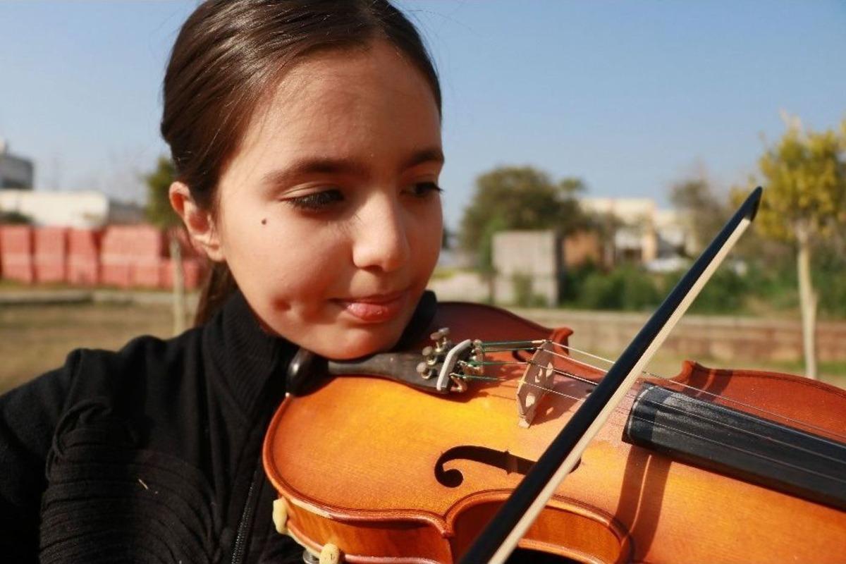 11 Yaşındaki Kemancı Japonya&rsquo;da Birinci Oldu