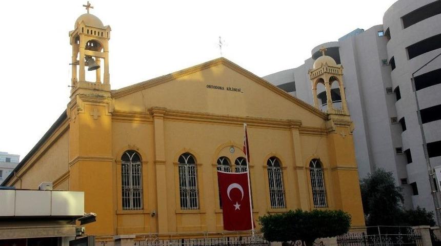 Ortodoks Kilisesinden, Mehmet&ccedil;iğe T&uuml;rk Bayraklı Destek