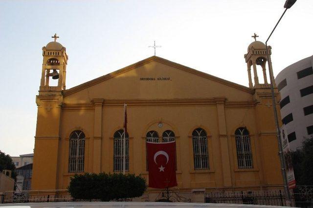 Ortodoks Kilisesinden, Mehmetçiğe Türk Bayraklı Destek