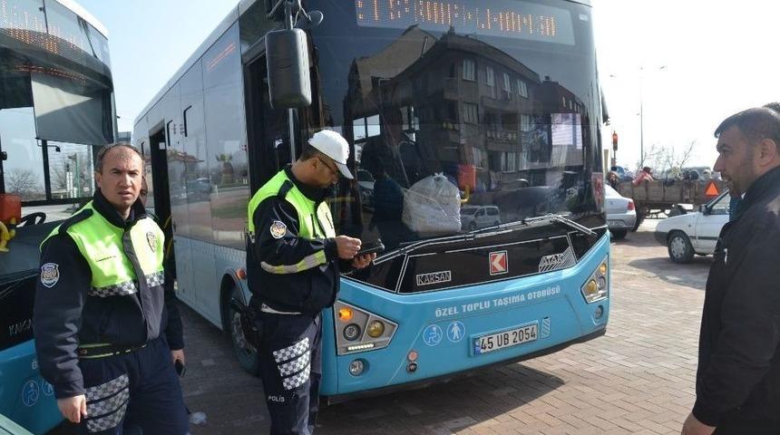 Saruhanlı Polisi Otob&uuml;slerde Kontrol Ger&ccedil;ekleştirdi
