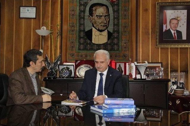 &ldquo;rekt&ouml;rler Konuşuyor&rdquo; Atat&uuml;rk &Uuml;niversitesi&rsquo;nde 1