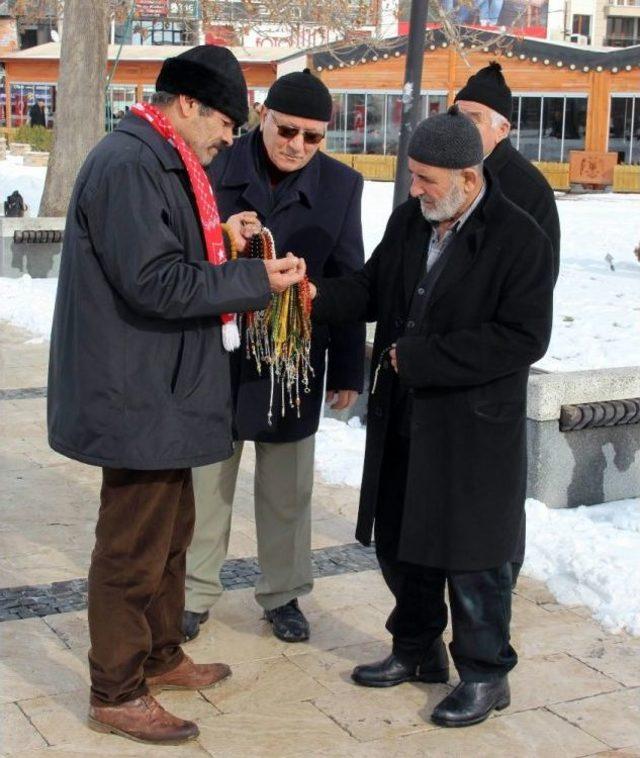 Seyyar Satıcı Bir Günlük Kazancını Mehmetçik Vakfı’na Bağışladı