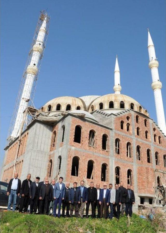 Kaymakam Kula, Koyuncu Yeni Merkez Camisi İnşaatını İnceledi