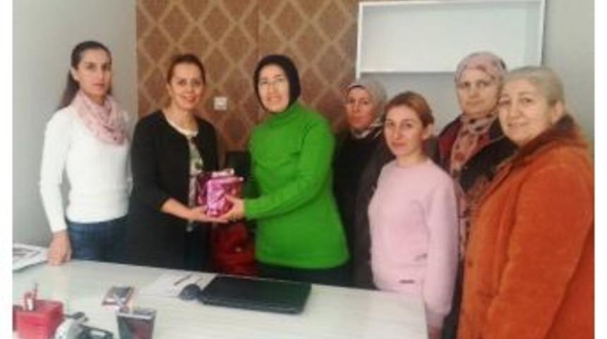 Ak Parti Kadın Kolları&rsquo;ndan Muhtara Ziyaret