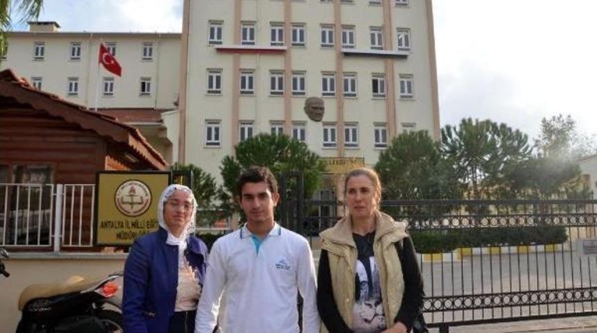 &Ouml;ğretmenler istifa etti, &ouml;ğrenciler ortada kaldı