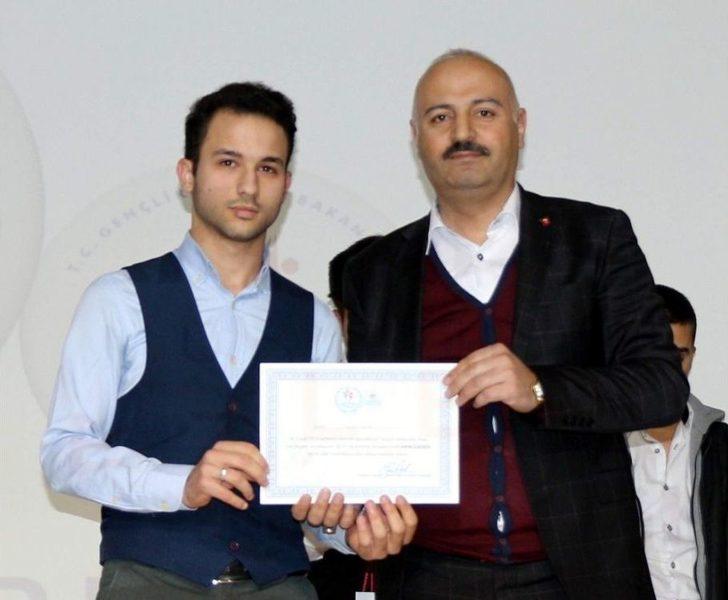 Manisa’da Duygulandıran Şiir Yarışması G3