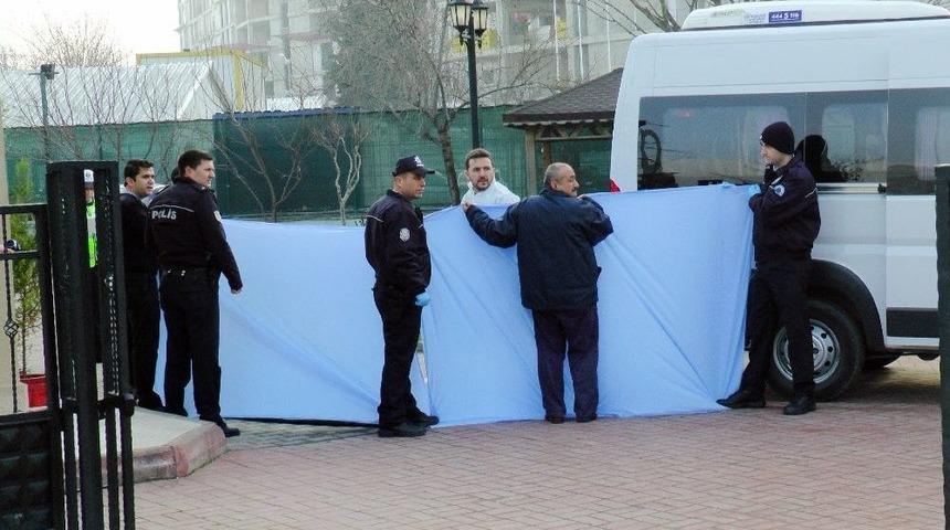 Kartal&rsquo;da &Ccedil;ocuk Yuvası &Ouml;n&uuml;nde Feci Kaza: 1 &Ouml;l&uuml;