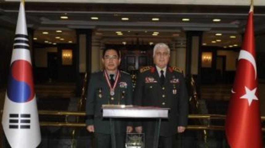 Koreli Komutandan Orgeneral &Ouml;zel&rsquo;e Ziyaret