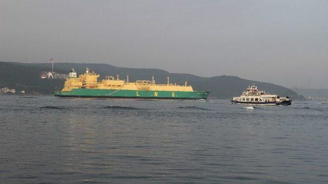 Doğalgaz Tankeri Çanakkale Boğazı’ndan Geçti