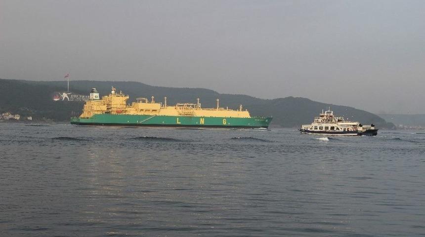 Doğalgaz Tankeri Çanakkale Boğazı’ndan Geçti