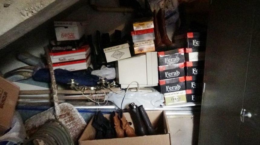 (&ouml;zel) İhtiya&ccedil; Sahiplerine Verilecek Olan Ayakkabılar, Camiden &Ccedil;alındı