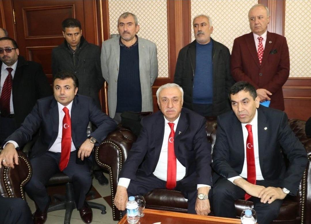 Tobb Ve Stk&rsquo;lardan &lsquo;t&uuml;rk Bayraklı&rsquo; Kravat İle Mesaj