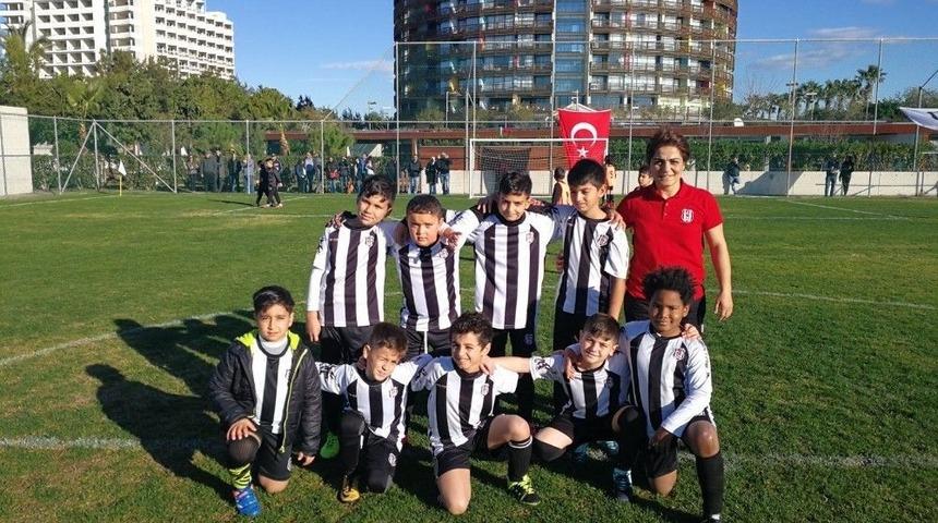 Mersin&rsquo;in Minik Kartalları, Antalya&rsquo;dan İki Şampiyonlukla D&ouml;nd&uuml;