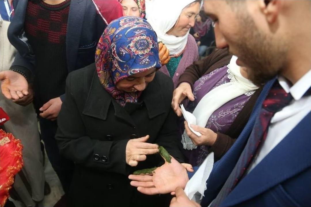 Askerler Zeybekler İle Uğurlandı