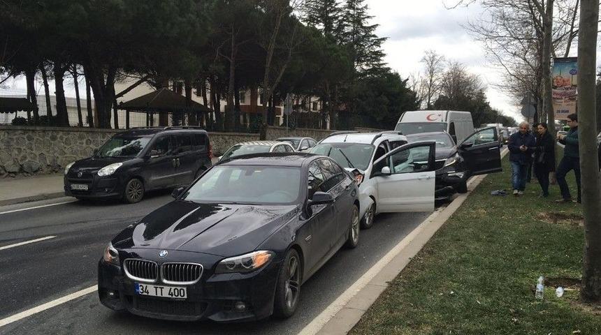 Maslak&rsquo;ta Zincirleme Kaza: 1&rsquo;i &Ccedil;ocuk 4 Yaralı