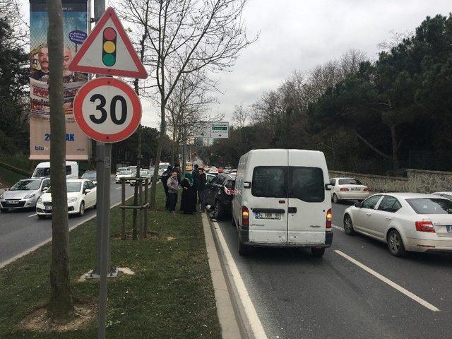 Maslak’ta Zincirleme Kaza: 1’i Çocuk 4 Yaralı