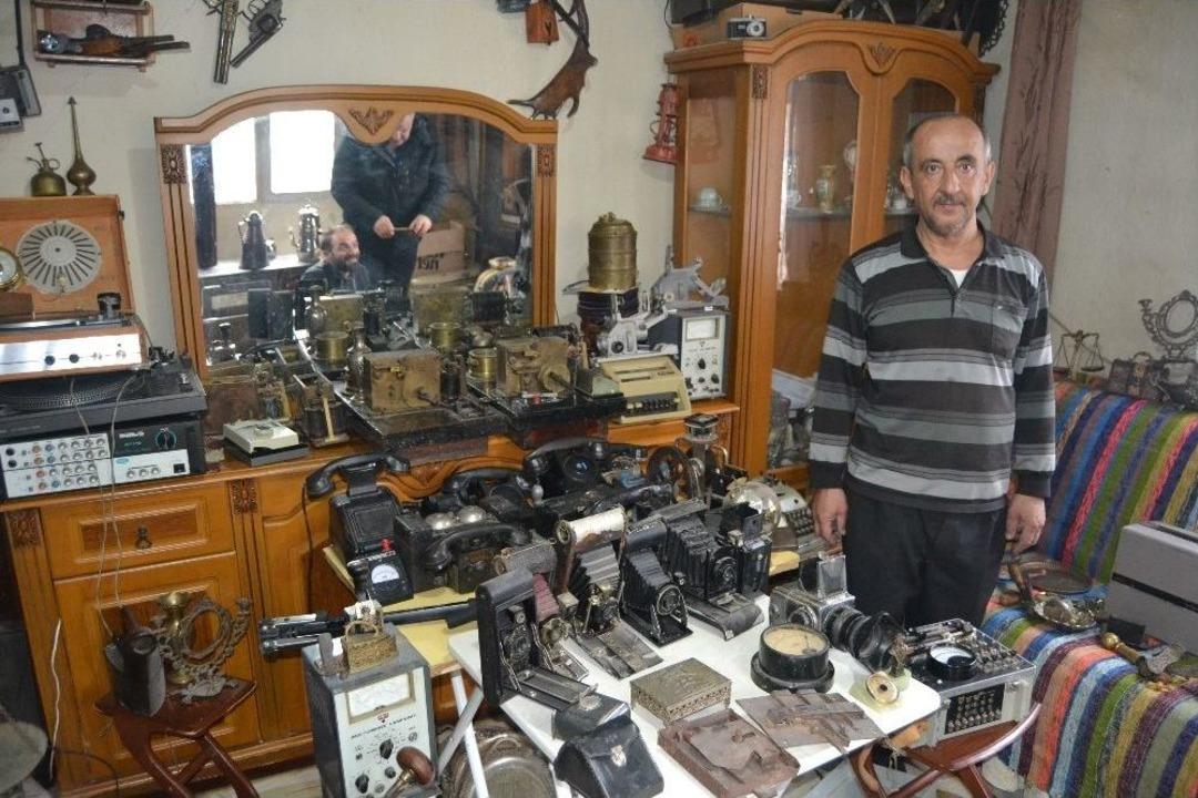 30 Yıldır Antika Eşya Biriktiriyor