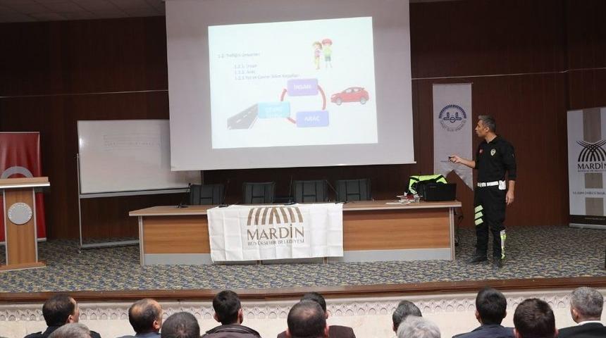 Mardin&rsquo;de Toplu Taşıma S&uuml;r&uuml;c&uuml;lerine Eğitim