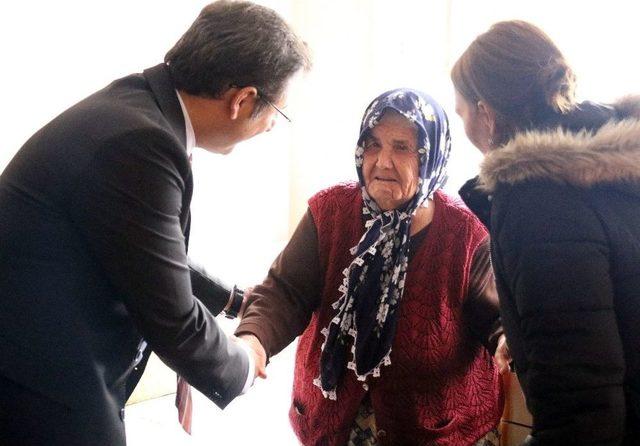 Akdeniz Belediyesi’nin Evde Bakım Hizmetleri Artarak Devam Ediyor