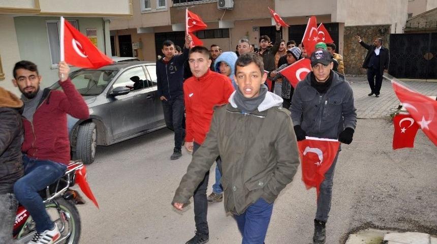 Romanlardan &rsquo;zeytin Dalı Harekatı&rsquo; İ&ccedil;in G&ouml;n&uuml;ll&uuml; Askerlik M&uuml;racaatı