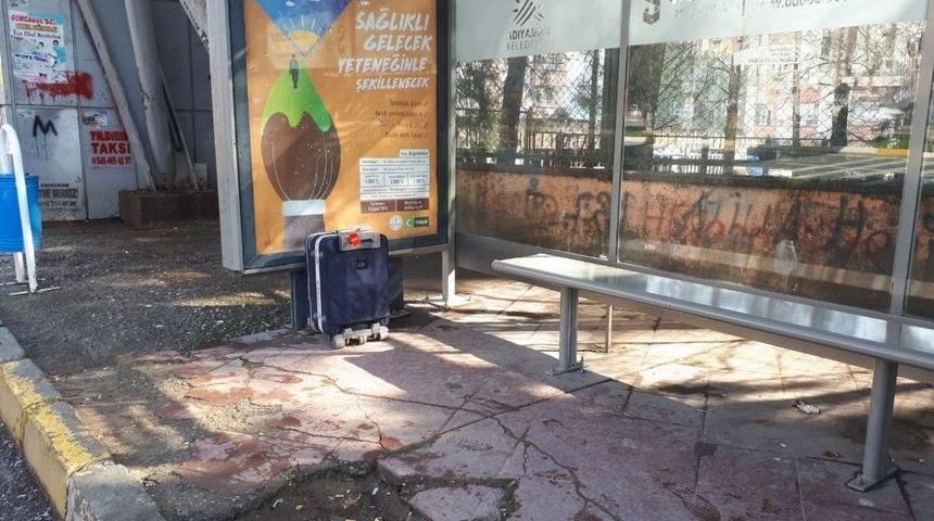 Otob&uuml;s Durağında Ş&uuml;pheli Valiz Paniği