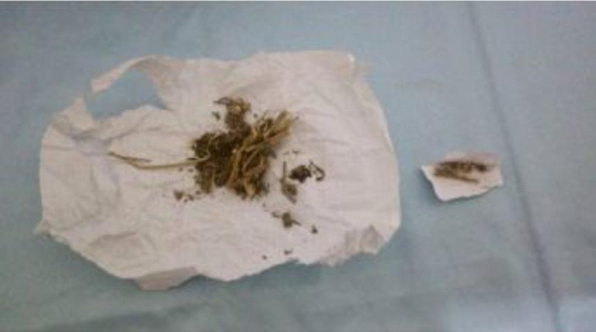 10 Gram Kubar Esrar Ele Ge&ccedil;irildi