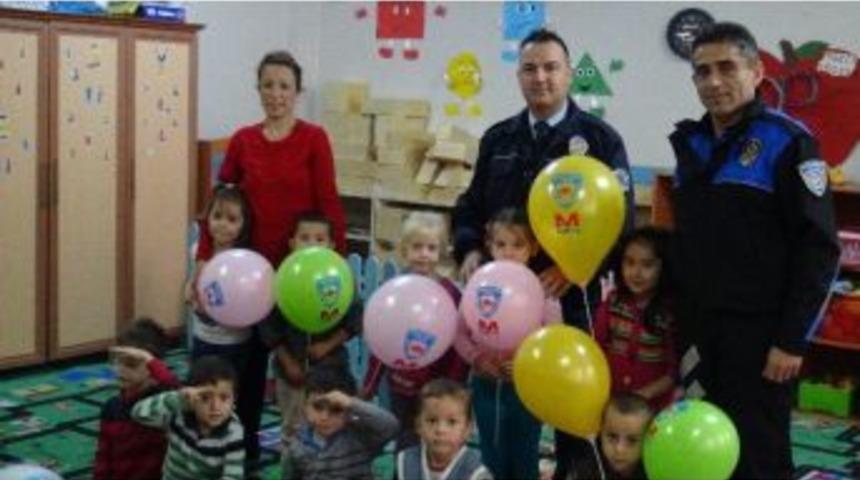 Ulus Polisi &Ccedil;ocukları Sevindirdi