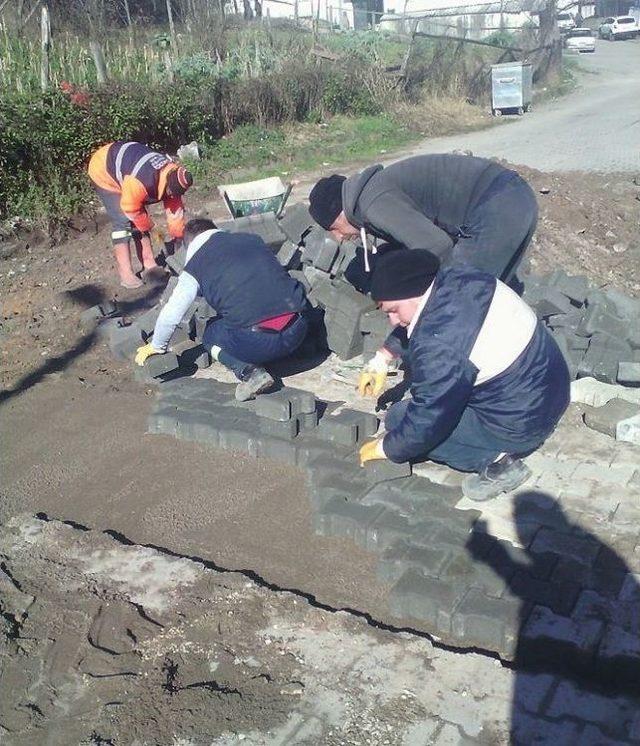 Ak&ccedil;akoca Belediyesi Ekipleri Yol Bakım Ve Onarım &Ccedil;alışmalarını S&uuml;rd&uuml;r&uuml;yor 2