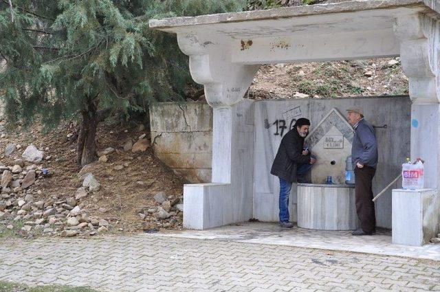 Asırlık Çeşme Şifa Dağıtıyor 1