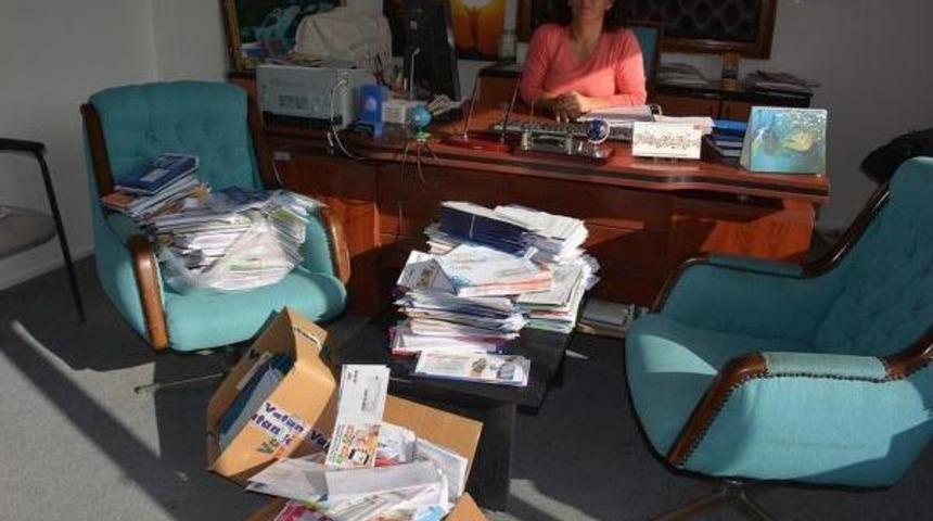 Kadin Muhtarin Posta İsyani