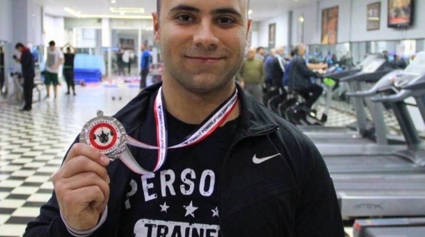 Powerlifting&rsquo;te 235 Kilo Kaldırarak T&uuml;rkiye İkincisi Oldu