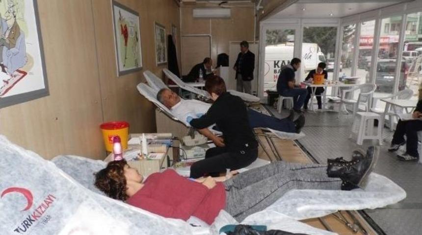 Korkuteli&rsquo;nde İki G&uuml;nde 101 &Uuml;nite Kan Bağışı Yapıldı