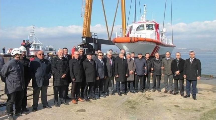 Kılavuz Botu Denize İndirildi