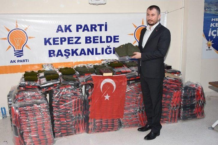 ’zeytin Dalı Harekatı’na Katılan Mehmetçiğe Çorap Ve Boyunluk Gönderdiler G2