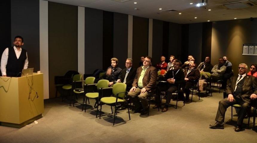 &Ccedil;om&uuml;&rsquo;l&uuml; Akademisyenler Kaleseramik Arge Merkezi&rsquo;ne Konuk Oldu