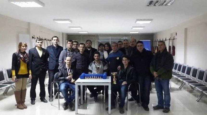 Van Gen&ccedil;lik Merkezi Tarafından Satran&ccedil; Turnuvası D&uuml;zenlendi