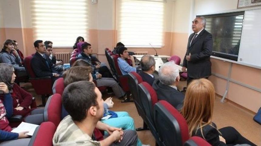 Akademisyenler Lise &Ouml;ğrencilerine &Ccedil;&uuml;&rsquo;l&uuml; Olmanın Ayrıcalıklarını Anlattı