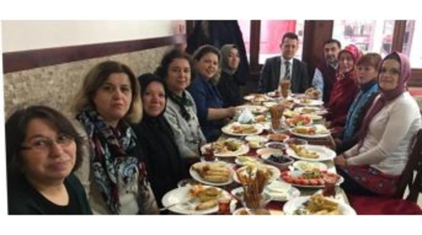 &Uuml;rkmezer, Tarihi &Ccedil;arşı&rsquo;daki Kadın Esnaflarla Buluştu