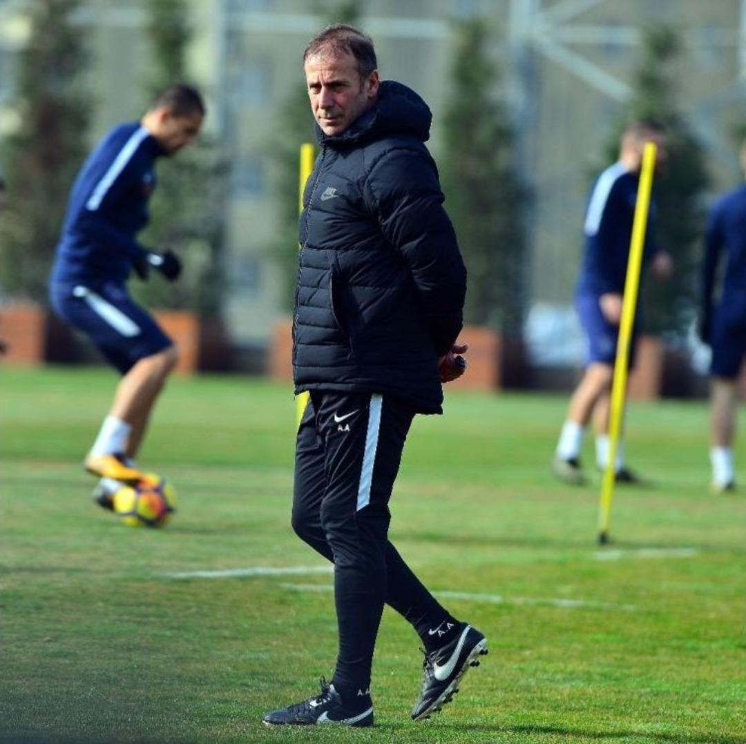 Medipol Başakşehir, Fenerbah&ccedil;e Ma&ccedil;ı Hazırlıklarını S&uuml;rd&uuml;rd&uuml;