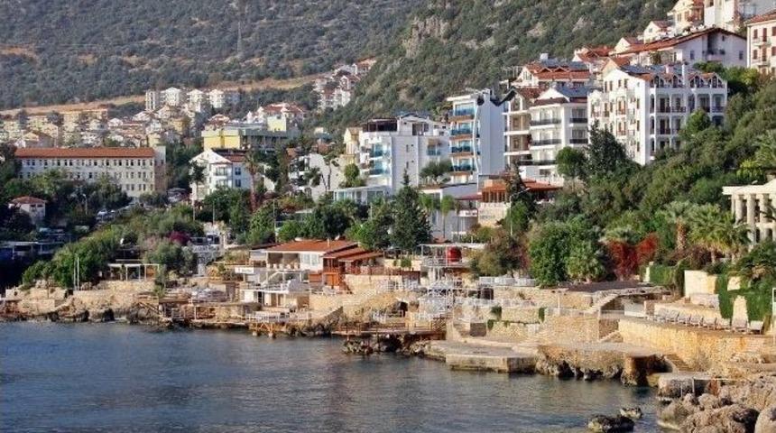 Kaş&rsquo;ta İki Otelin Sahil İşletmeleri Kapatıldı