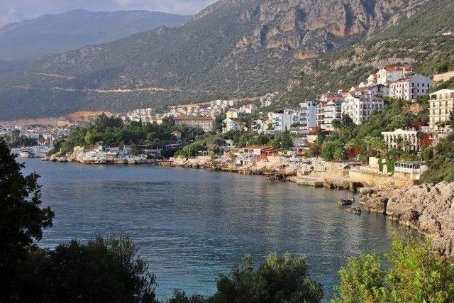 Kaş&rsquo;ta İki Otelin Sahil İşletmeleri Kapatıldı 1